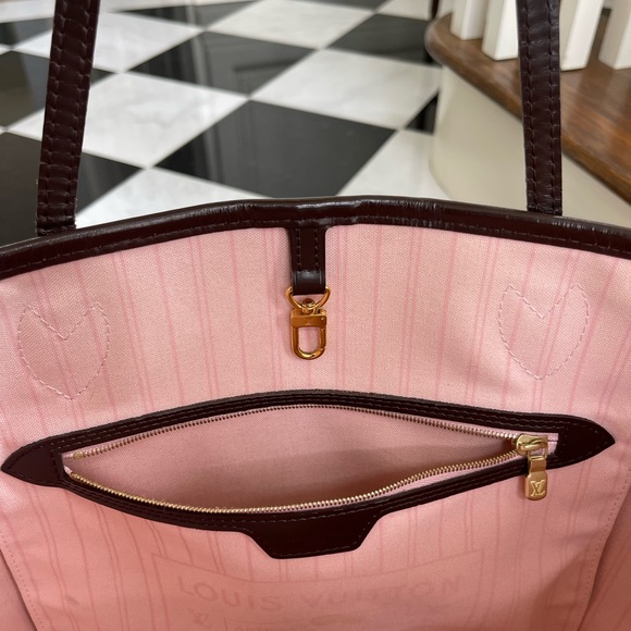 Louis Vuitton Neverfull MM Damier Ebene | Rose Ballerine Interior - Picture 3 of 11